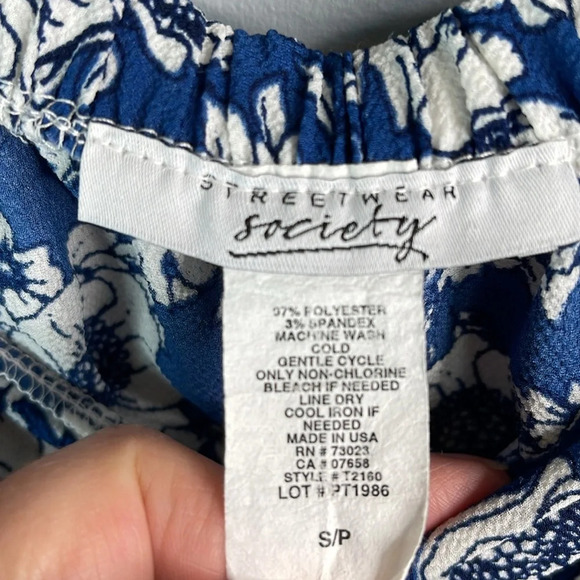 STREETWEAR SOCIETY Floral Print Off The Shoulder Top Blue White Flutter Sleeve S - Picture 7 of 9